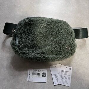 Lululemon forest green belt bag. NWT